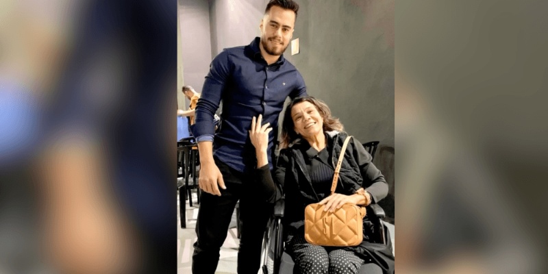 Vinícius e Dolores, em imagem oficial da campanha para concluir a casa da família.